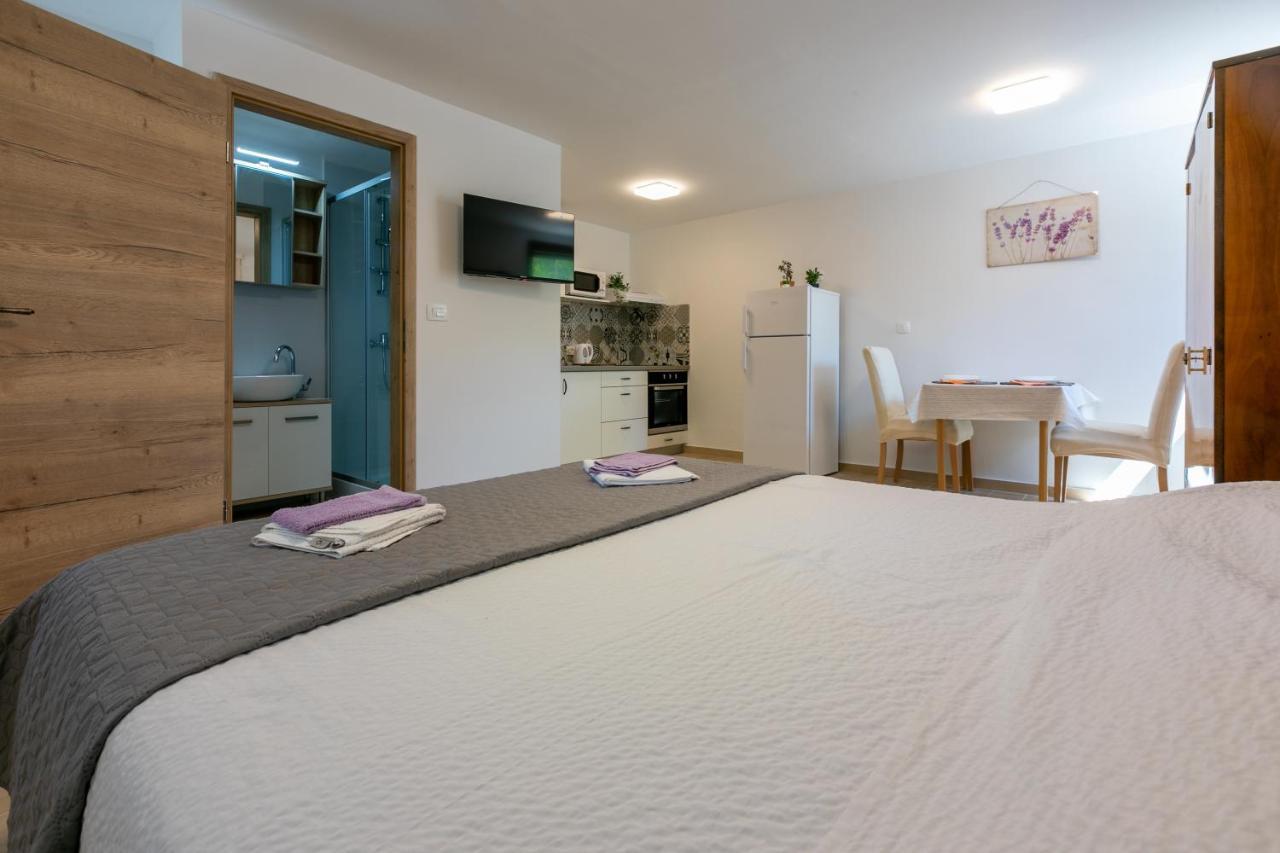 Apartments Kira 茨里克韦尼察 外观 照片